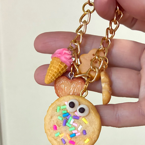 じゃらじゃらキーホルダー⭐︎お菓子 お菓子ジャラジャラキーホルダー♡♡(カラフル) - メルカリ