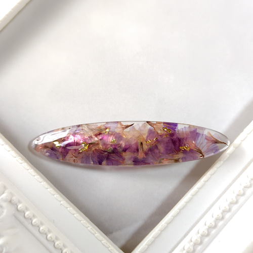 ピンクとパープルのスターチスのドライフラワーとゴールド箔のレジンの