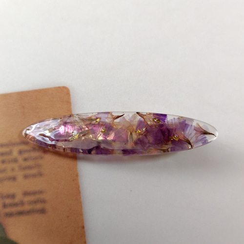 ピンクとパープルのスターチスのドライフラワーとゴールド箔のレジンの