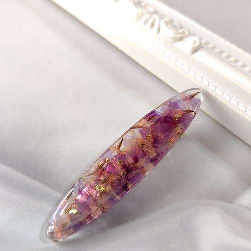 ピンクとパープルのスターチスのドライフラワーとゴールド箔のレジンの