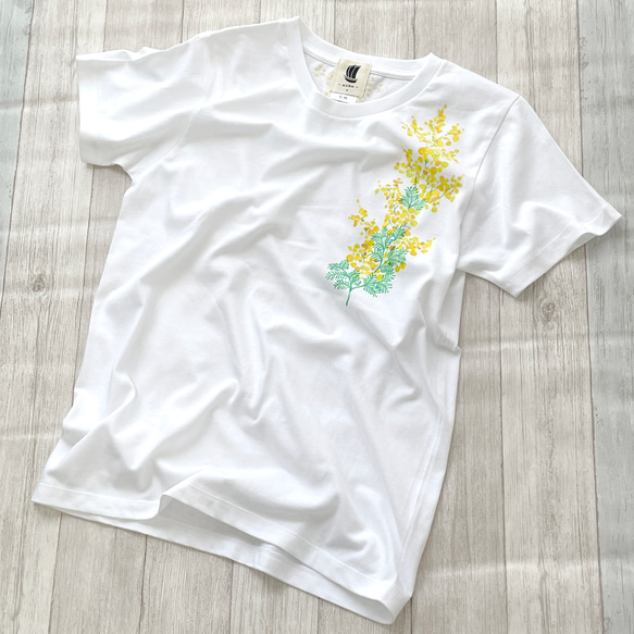 小枝ミモザ柄手描きTシャツ ミモザを一輪手描き描いたTシャツ 10枚目の画像