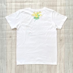 小枝ミモザ柄手描きTシャツ ミモザを一輪手描き描いたTシャツ 9枚目の画像
