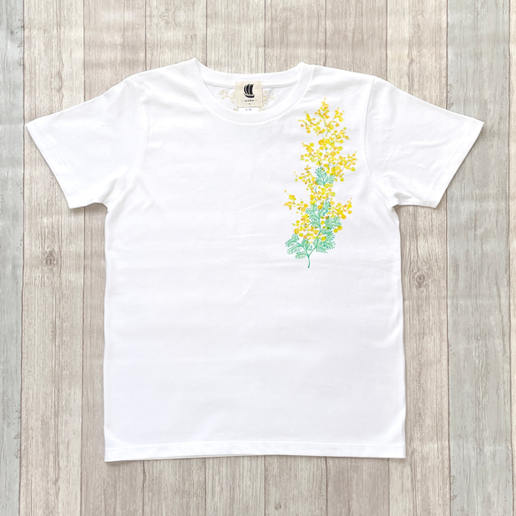 小枝ミモザ柄手描きTシャツ ミモザを一輪手描き描いたTシャツ 8枚目の画像