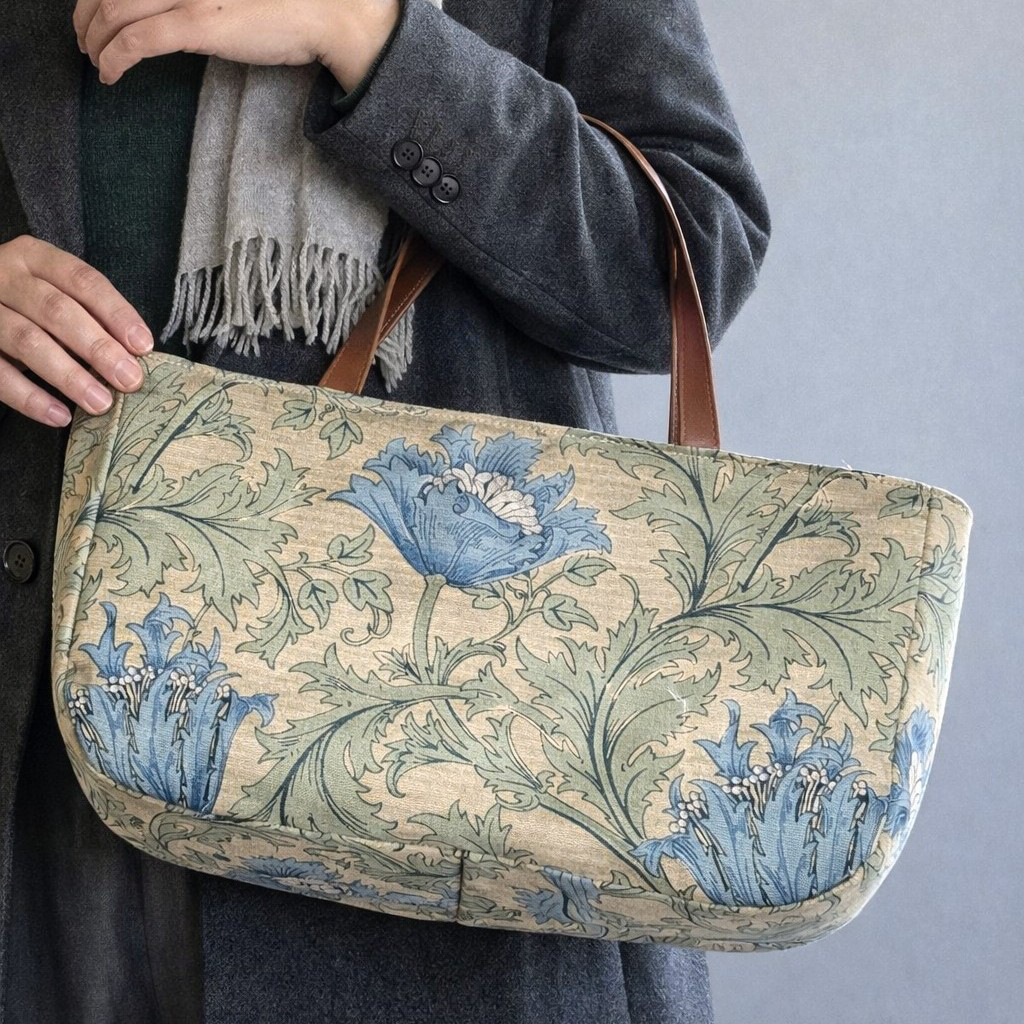 軽やかで品よく使える大人のトート｜タートルダブ  アネモネ　ウィリアムモリス　横長トート　ヌメ革　帆布