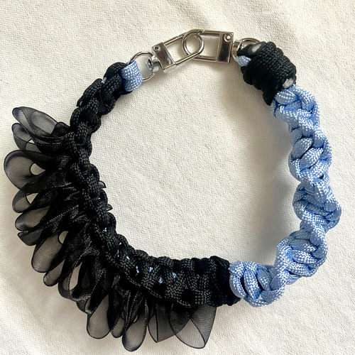 パラコード スマホ ハンドストラップ ハンドメイド ブラック×ブルー