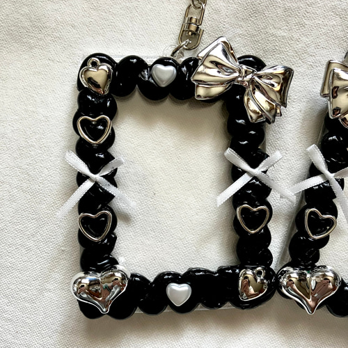 ハンドメイド　トレカケース　キーホルダー ハンドメイド トレカケース トレカケースデコ キーホルダー - メルカリ