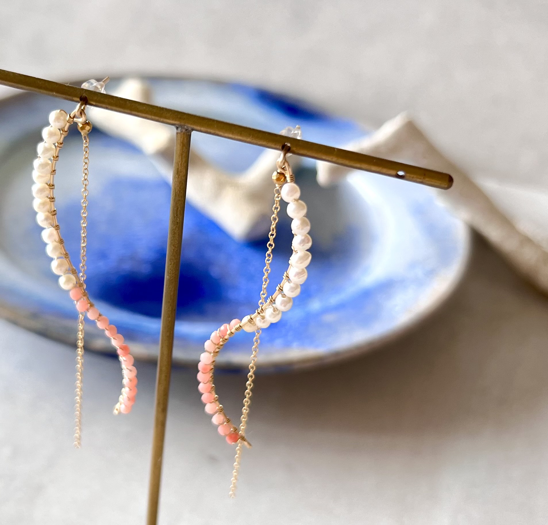 【特集掲載】【再販】ウェーブピアス／イヤリング【淡水パール＆珊瑚】14kgf 海 夏 パールアクセサリー