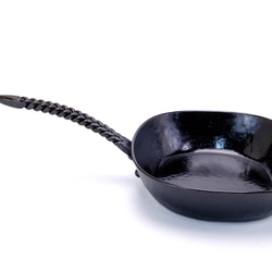 【手作り鉄フライパン】麦の穂モチーフ鍛造ハンドル 極厚3.2mm 深さ約5㎝｜IH・アウトドアOK ふるさと納税返礼品 8枚目の画像