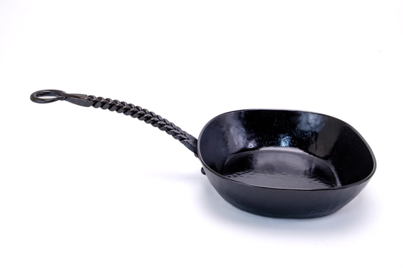 【手作り鉄フライパン】麦の穂モチーフ鍛造ハンドル 極厚3.2mm 深さ約5㎝｜IH・アウトドアOK ふるさと納税返礼品 8枚目の画像