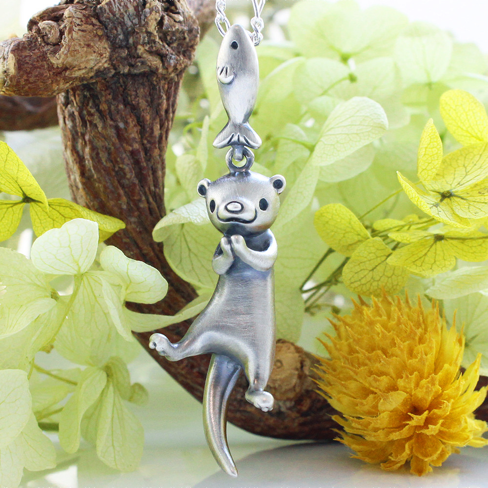 カワウソのネックレス