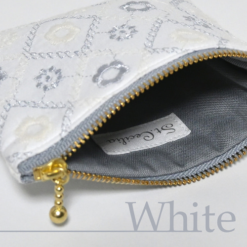 便利なカラビナ付☆ 12cmファスナー 刺繍 フラットポーチ 1点 おしゃれ