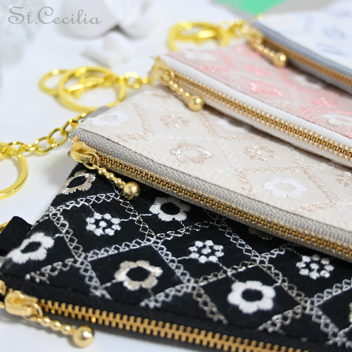 便利なカラビナ付☆ 12cmファスナー 刺繍 フラットポーチ 1点 おしゃれ