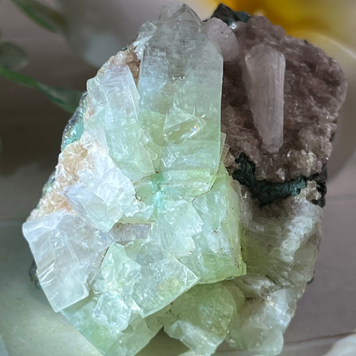 天使の水晶✨ レインボー グリーンアポフィライト 原石 魚眼石 スチル