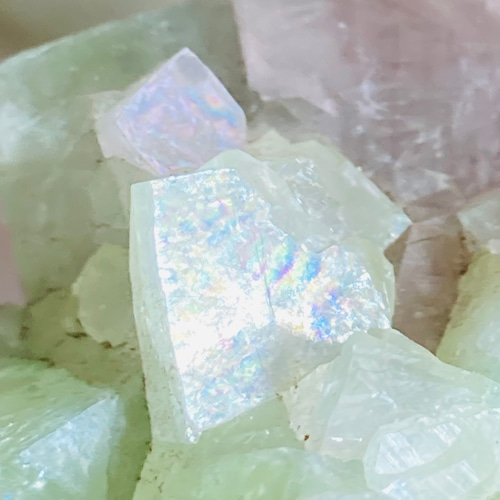 天使の水晶✨ レインボー グリーンアポフィライト 原石 魚眼石 スチル