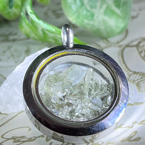 カルマの浄化✴︎ モルダバイト ペンダントトップ 細石 原石 【公式通販】