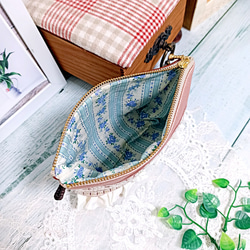 フェイクレザー バイカラー 刺繍リボン フリルポーチ♡ 4枚目の画像