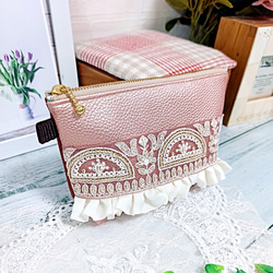 フェイクレザー バイカラー 刺繍リボン フリルポーチ♡ 8枚目の画像