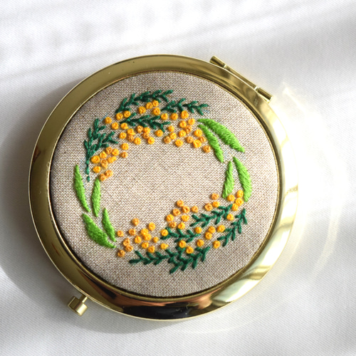 ミモザの手刺繍 コンパクトミラー／手鏡 その他雑貨 「いってんものや