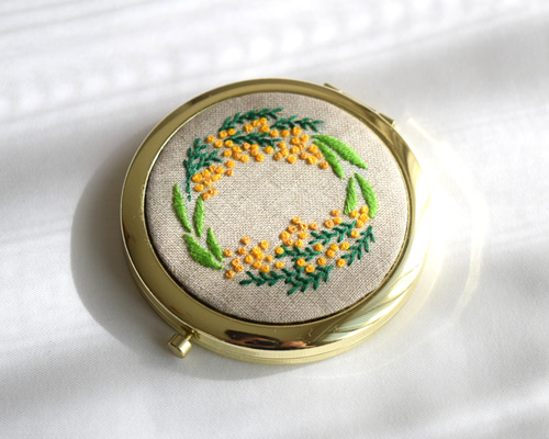 在庫なし　コンパクトミラー［ミモザとハリネズミ］水彩イラスト　手鏡　雑貨 在庫なし コンパクトミラー［ミモザとハリネズミ］水彩イラスト