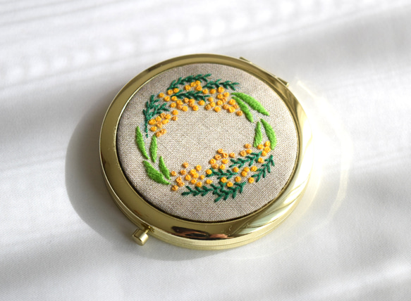 ミモザの手刺繍 コンパクトミラー／手鏡 その他雑貨 「いってんものや