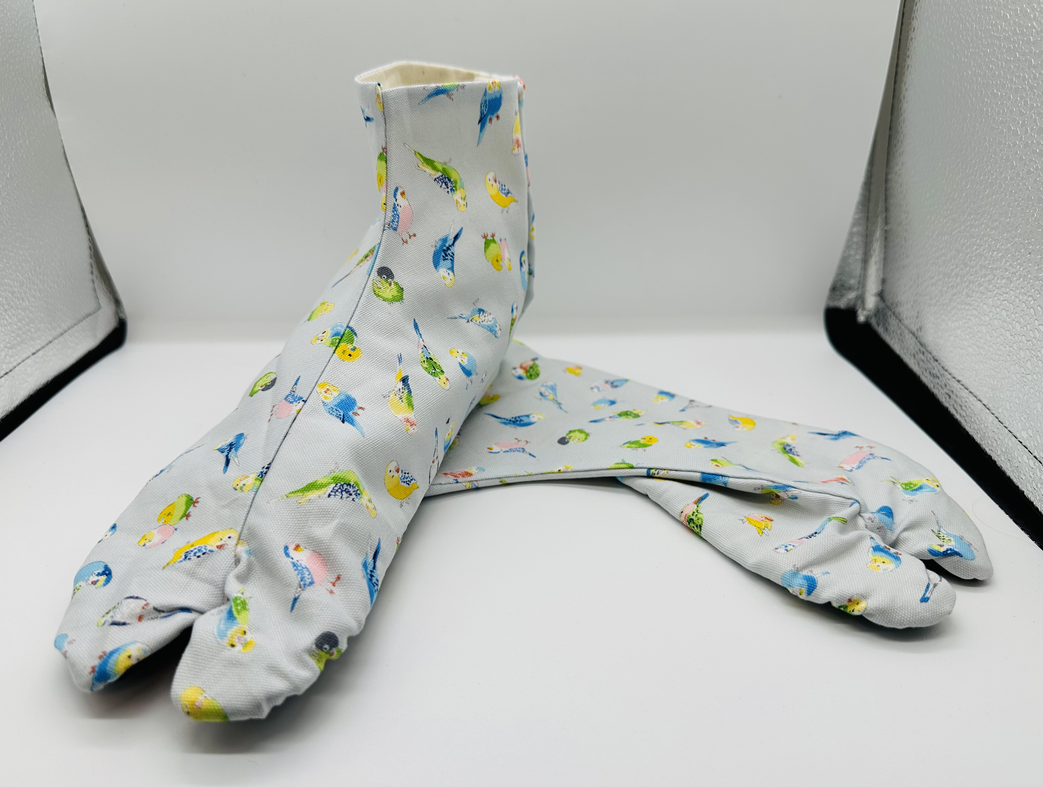 デザイン足袋　93ばん　セキセイインコ　水色