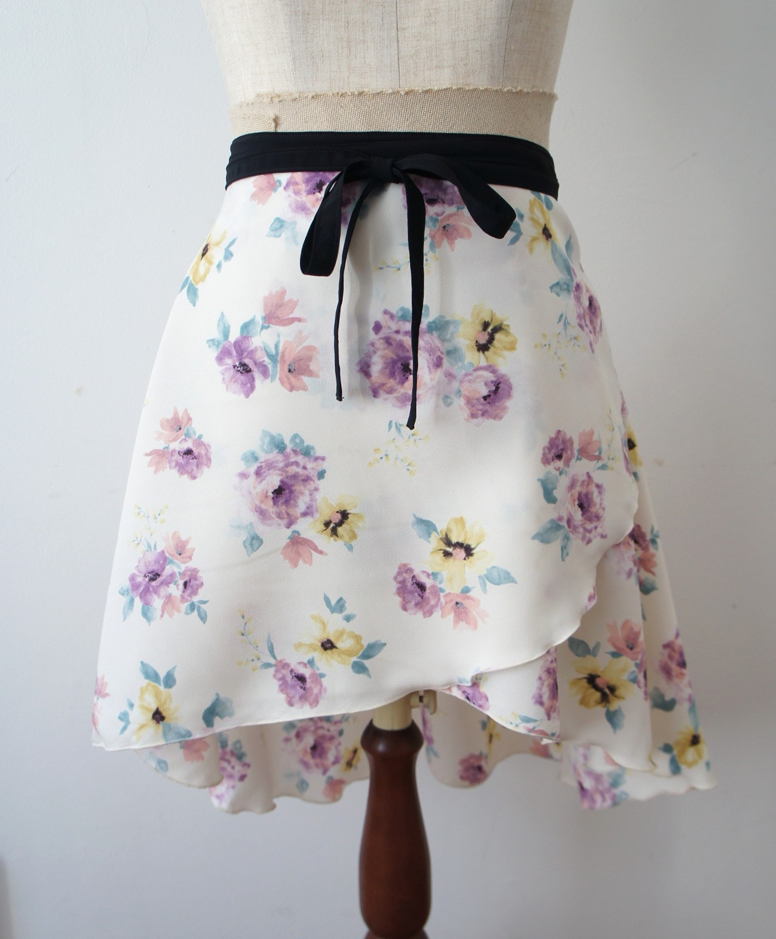 バレエ　ラップスカート[フラワー・ホワイト53-114] A177Flower white