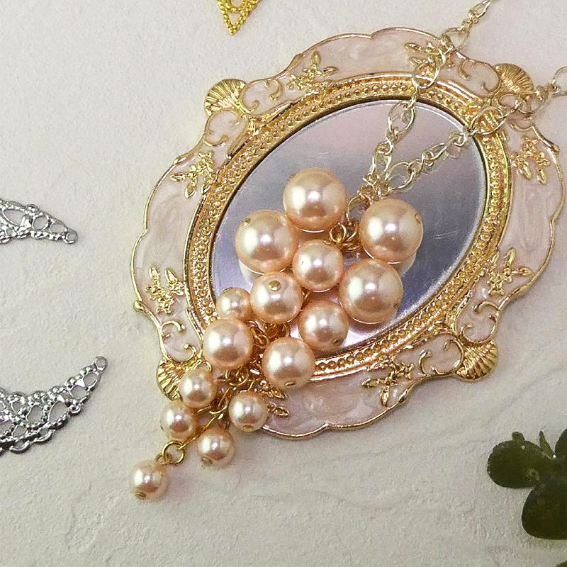 淡いピンク色　ガラスパールのパフェペンダント「花いろ」　ガラスパール　ピンク　淡いピンク　ガラスパール 4,599円