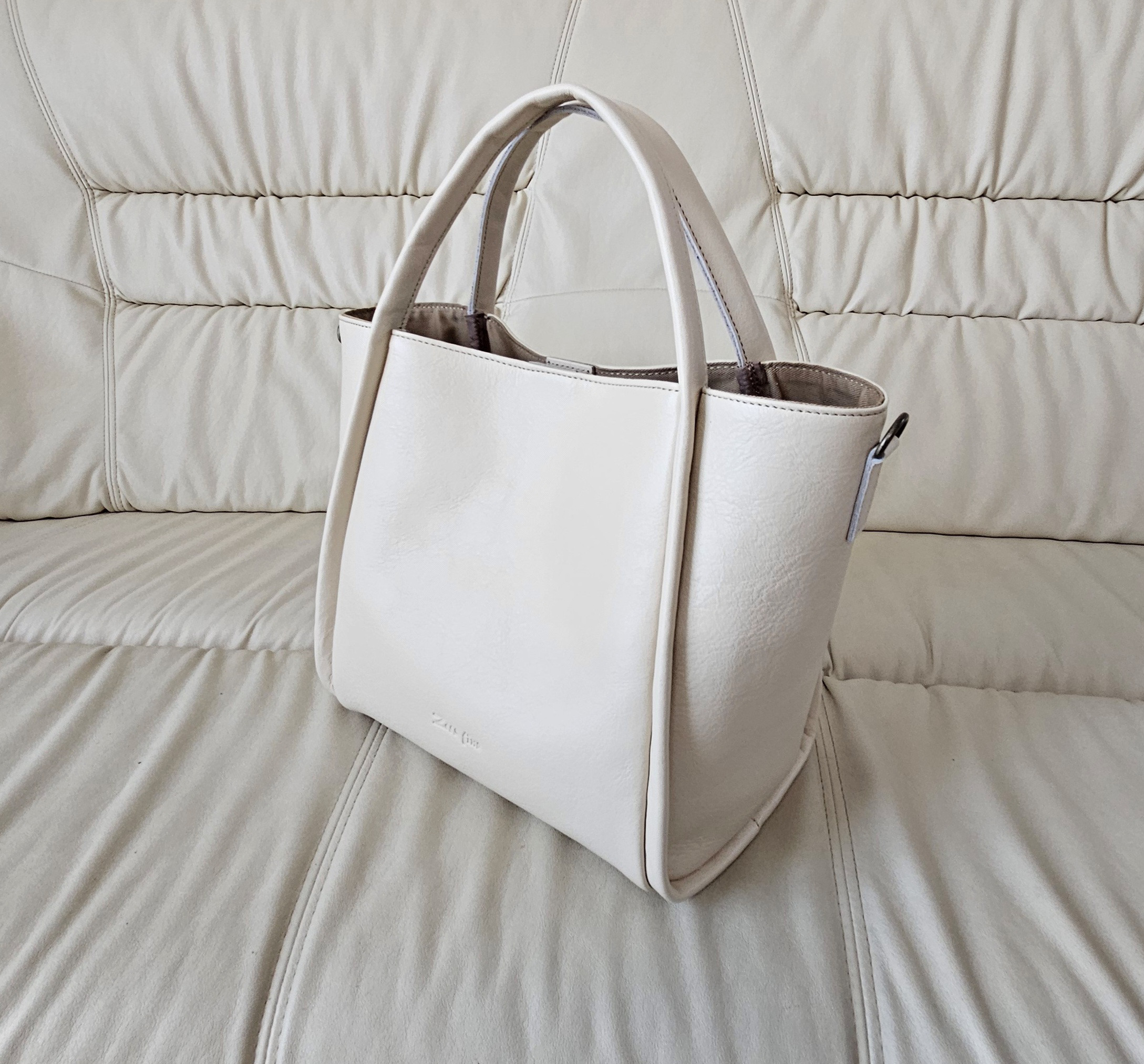 新作日本製　通勤お出かけに最適なサイズ感でマルチに活躍する姫路レザーの トートバッグ　「フルーリ」バイカラー製作にも対応