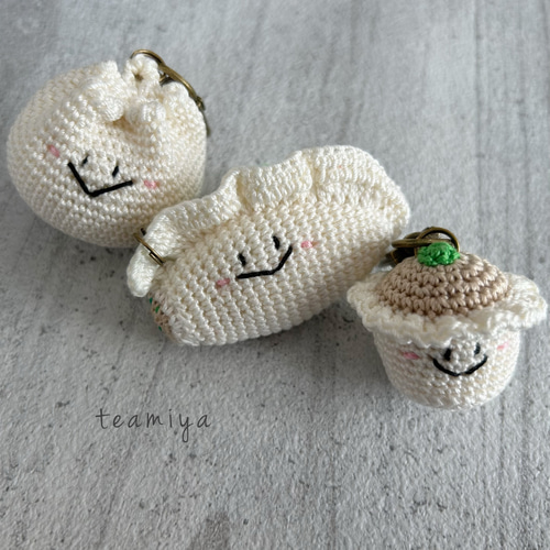 さ*☆様 餃子くんの編みぐるみキーホルダー〇 さ*☆様 餃子くんの編みぐるみキーホルダー〇 🥟🥟🥟 🆕color