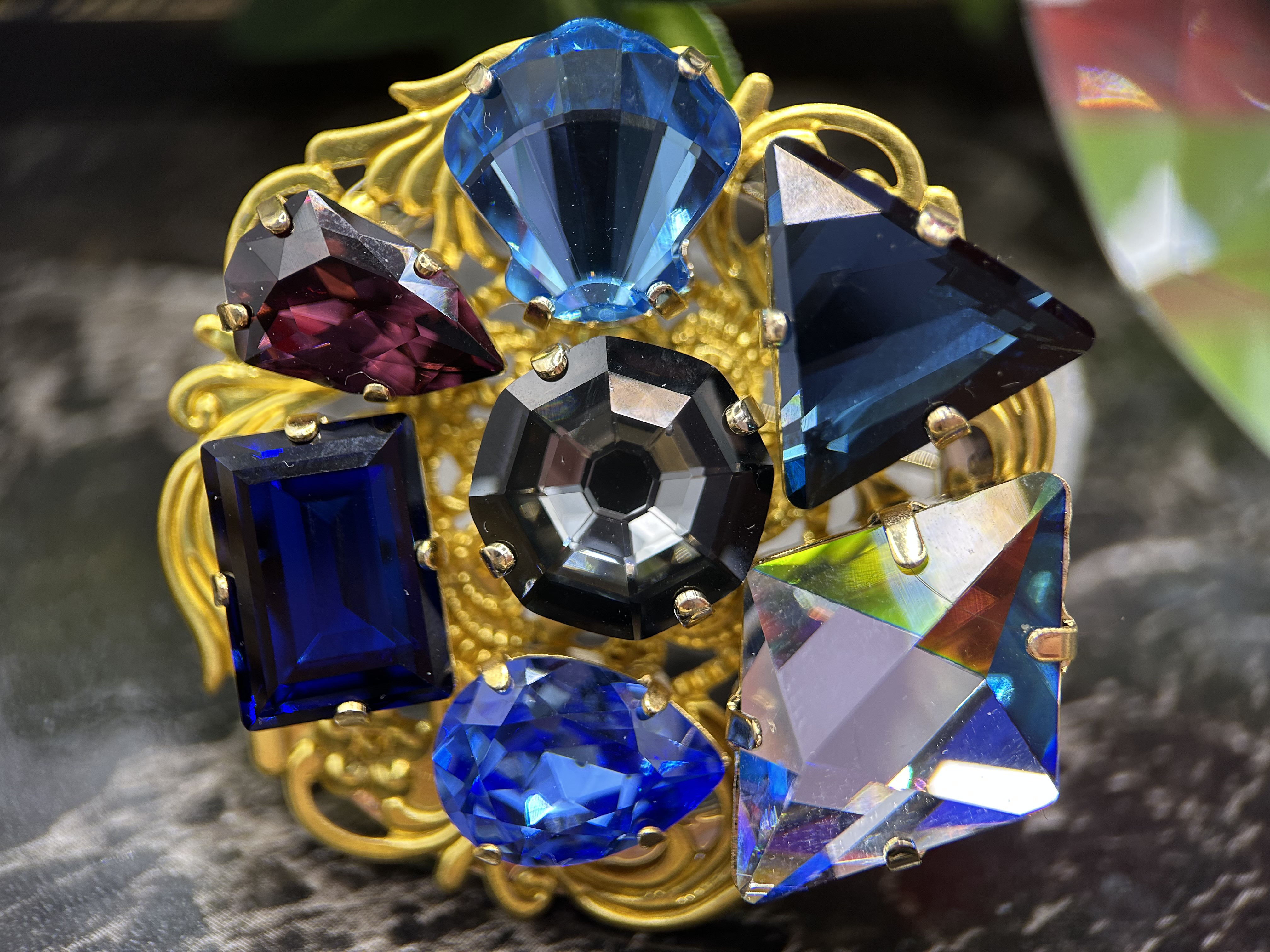 ダークカラーアルティメットブローチ（ゴールド）OCEAN STONE