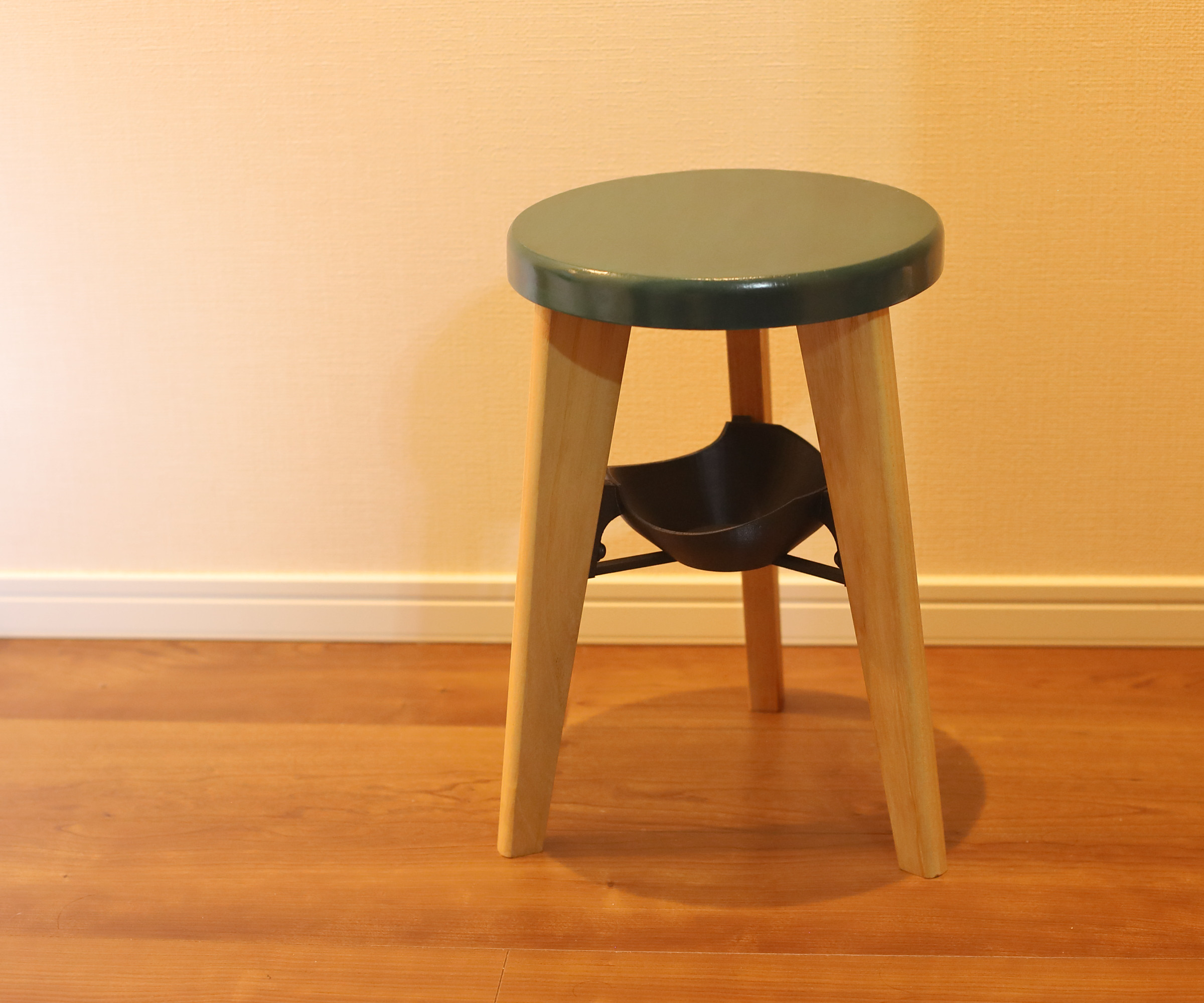 スツール　樹の詩 （きのうた）― 実りのうつわ　ディープ・グリーン