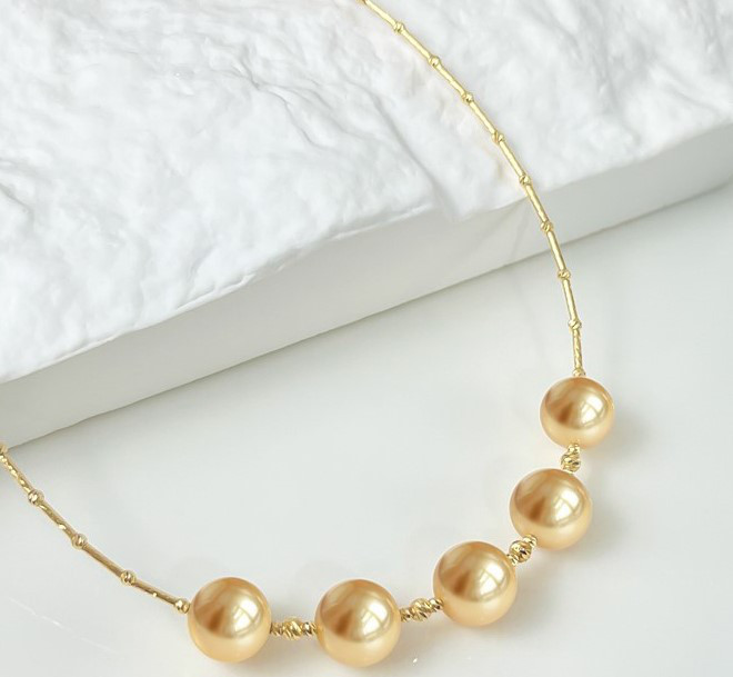 【La Corser】スターライト 8-11mm 南洋ゴールドパールネックレス 18Kゴールド スマイルデザイン 天然海水パール