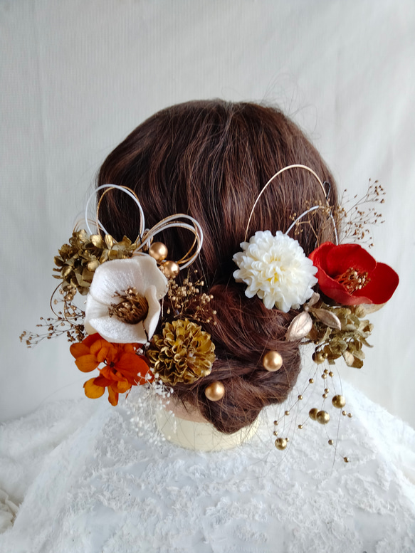 ゴールドホワイトの椿の花の髪かざり つばき 白ツバキ 白無垢 くすみ  