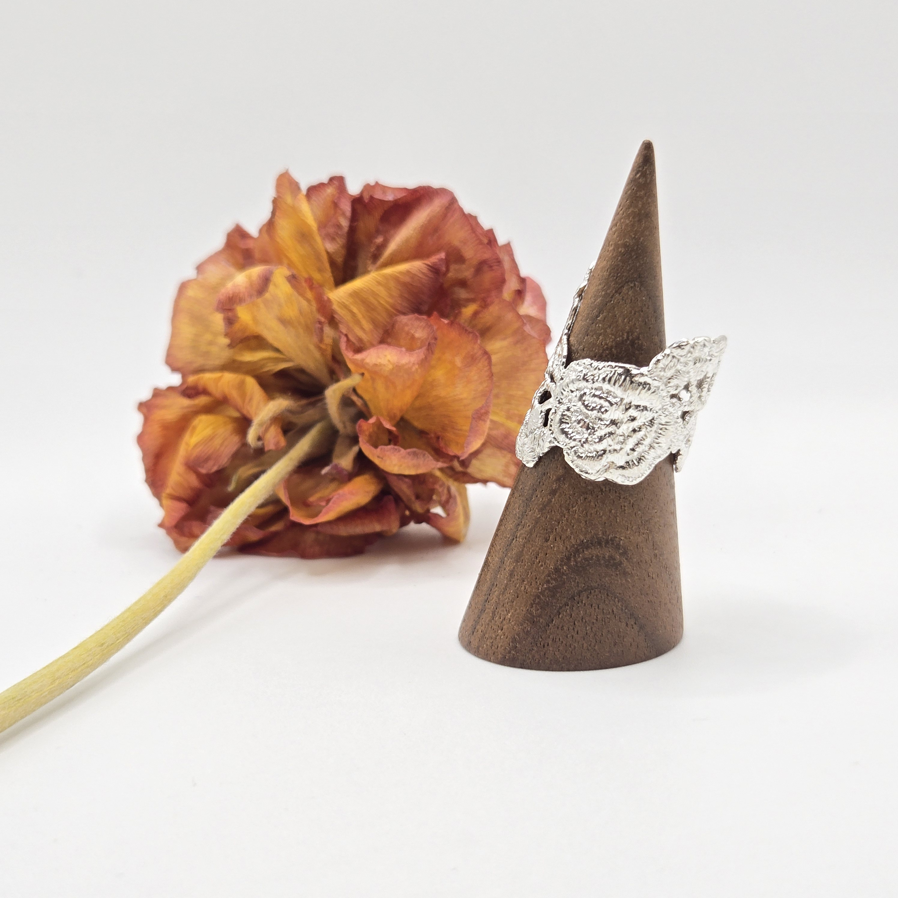 薔薇のレースデザインのリング・シルバー