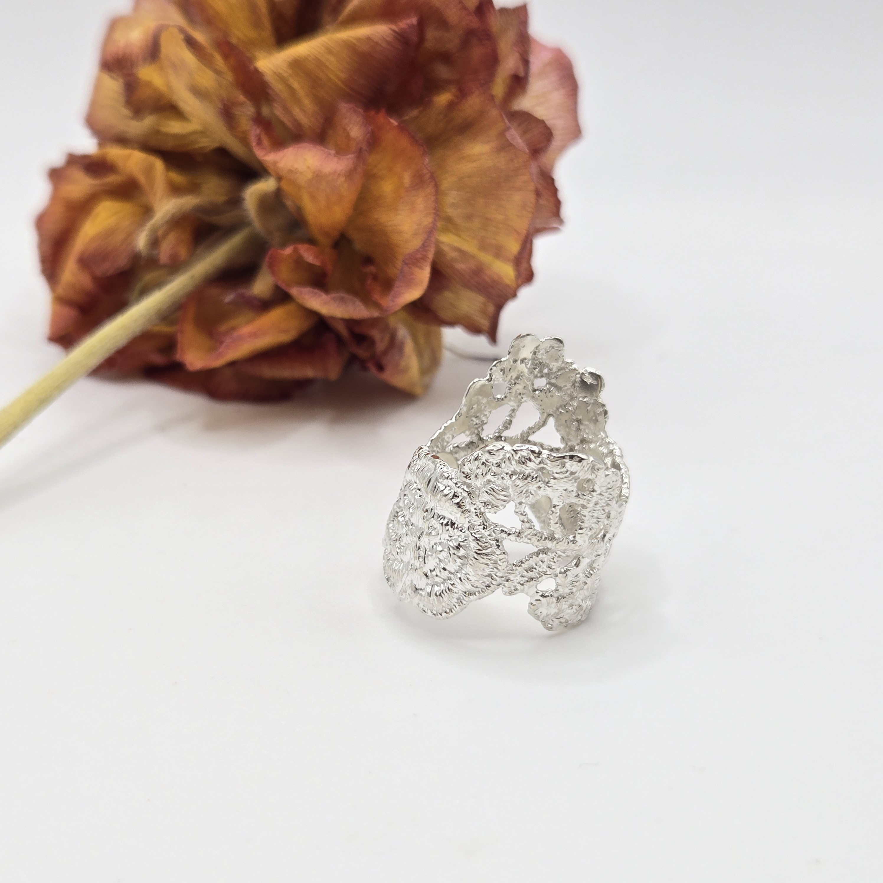 薔薇のレースデザインのリング・シルバー