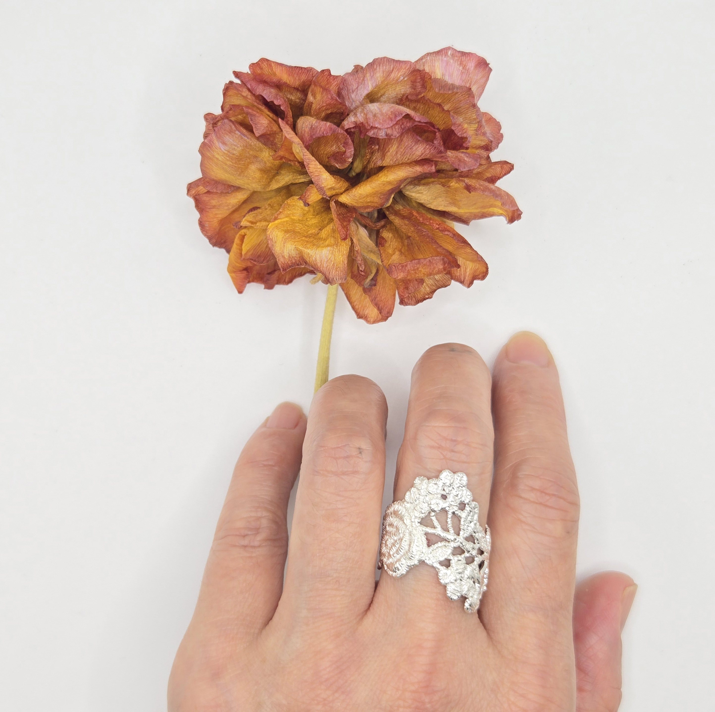 薔薇のレースデザインのリング・シルバー