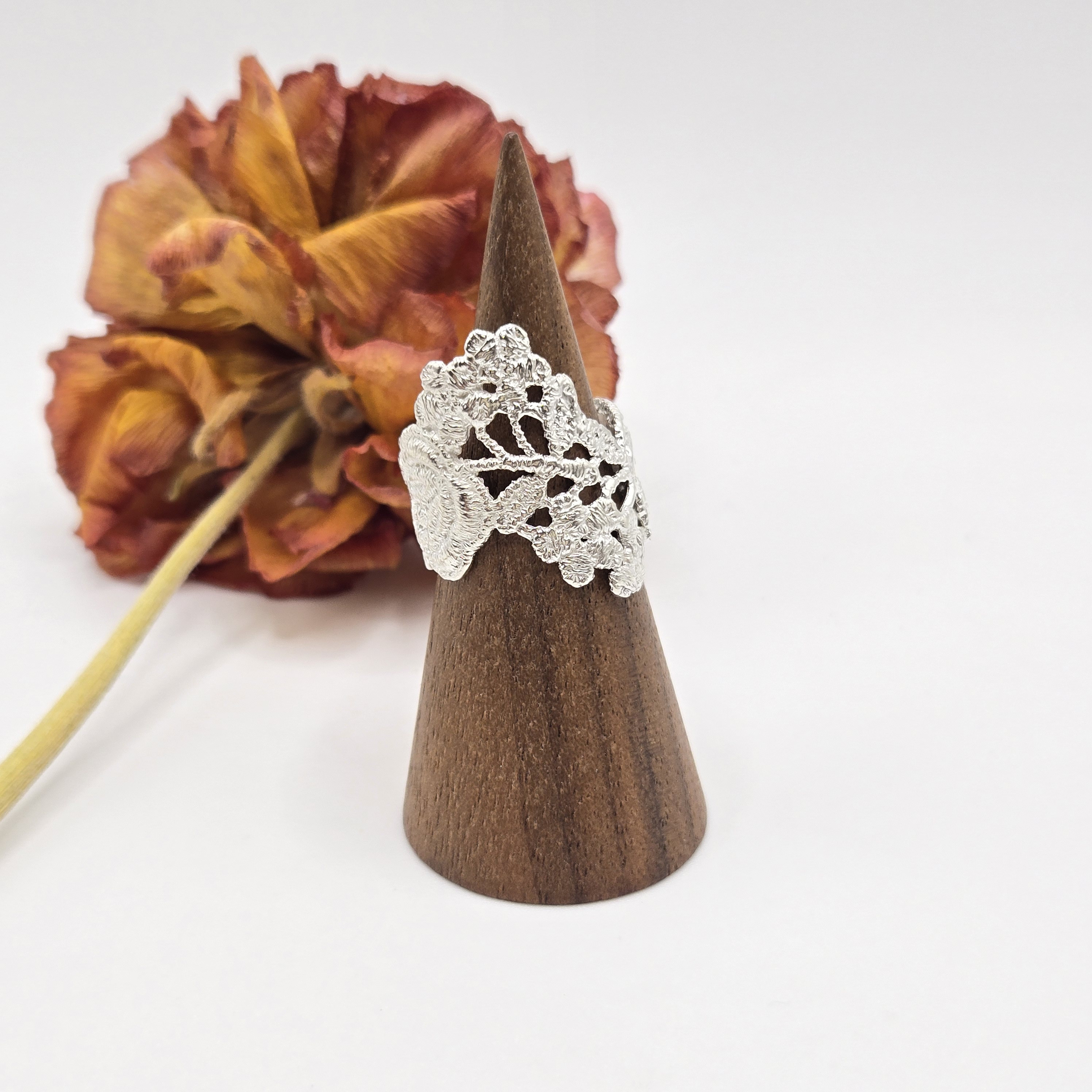 薔薇のレースデザインのリング・シルバー