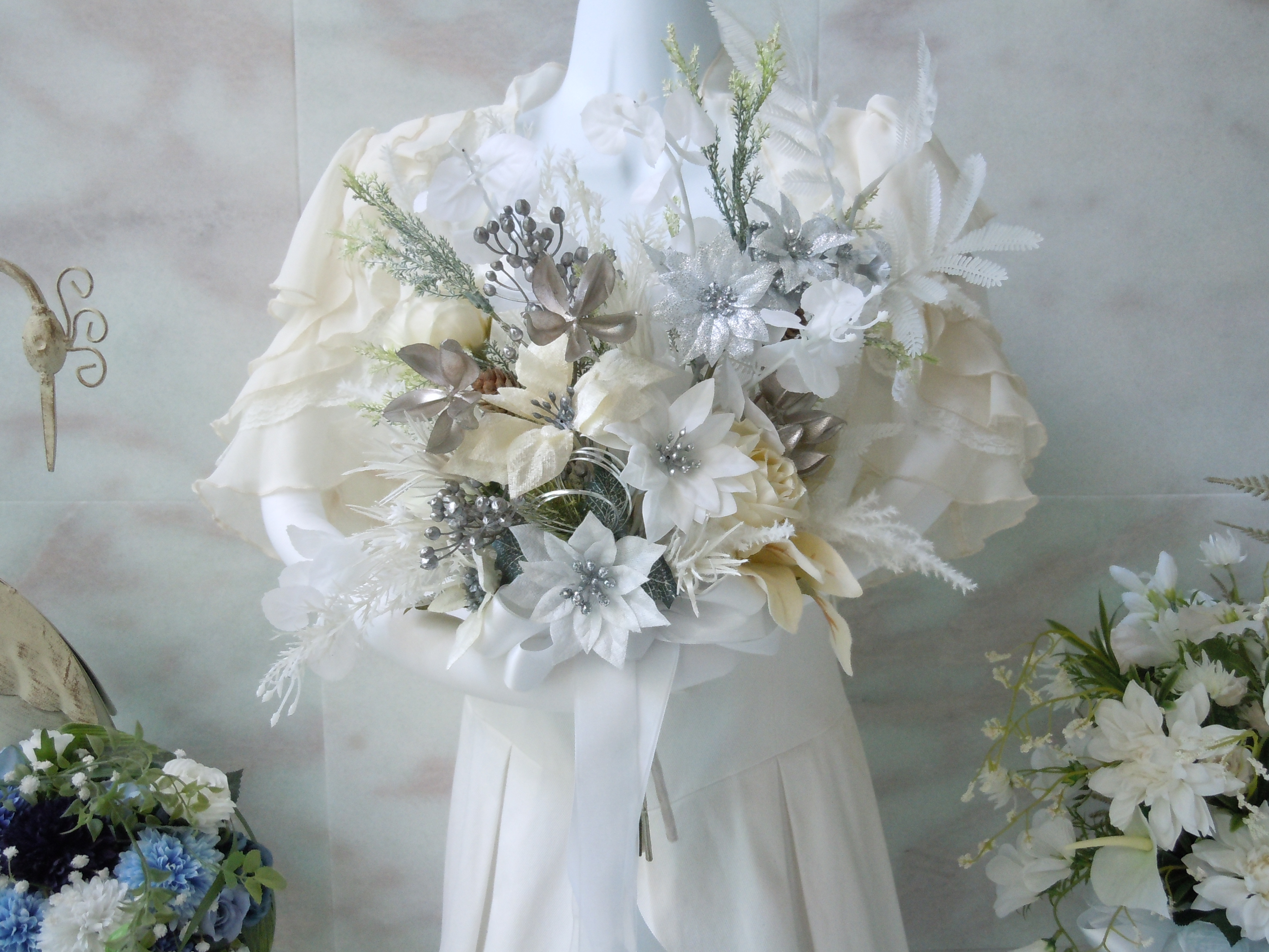 特価◆クリスマスのクラッチブーケ＊ホワイト◆クリスマス ホワイトブーケ ウインターブーケ ウエディングブーケ 前撮り