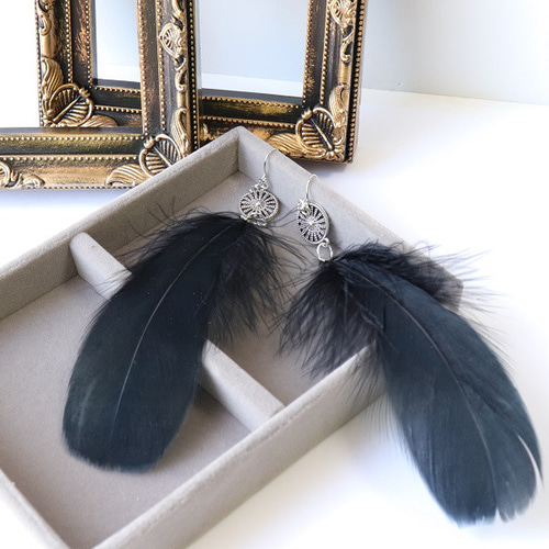 フェザー イヤリング ピアス カラス 羽 羽根 黒 ユニセックス 大ぶり