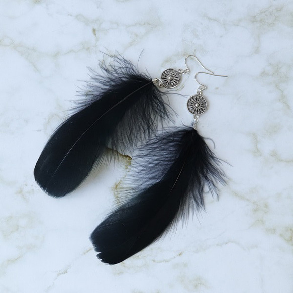 フェザー イヤリング ピアス カラス 羽 羽根 黒 ユニセックス 大ぶり