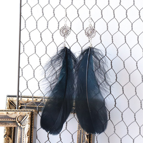 フェザー イヤリング ピアス カラス 羽 羽根 黒 ユニセックス 大ぶり