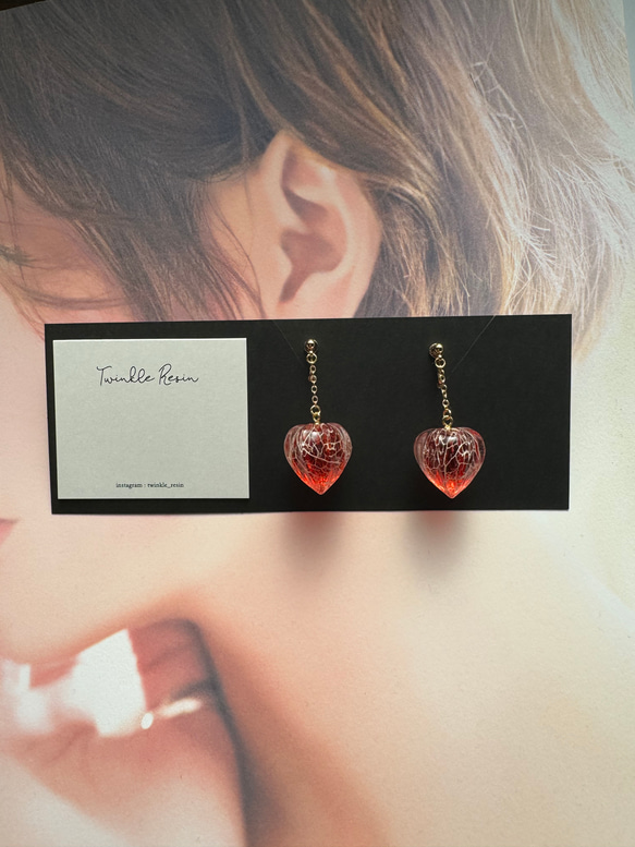 鬼灯レジンの耳飾り（淡いメロンソーダカラー） 10枚目の画像