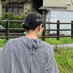 鬼灯レジンの耳飾り（淡いメロンソーダカラー） 5枚目の画像