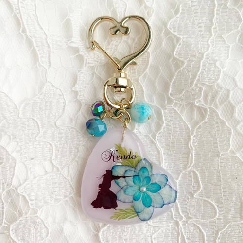 花柄ハートモチーフ キーホルダー パープルビーズ付き　091601 花柄ハートモチーフ キーホルダー パープルビーズ付き 091601 花柄