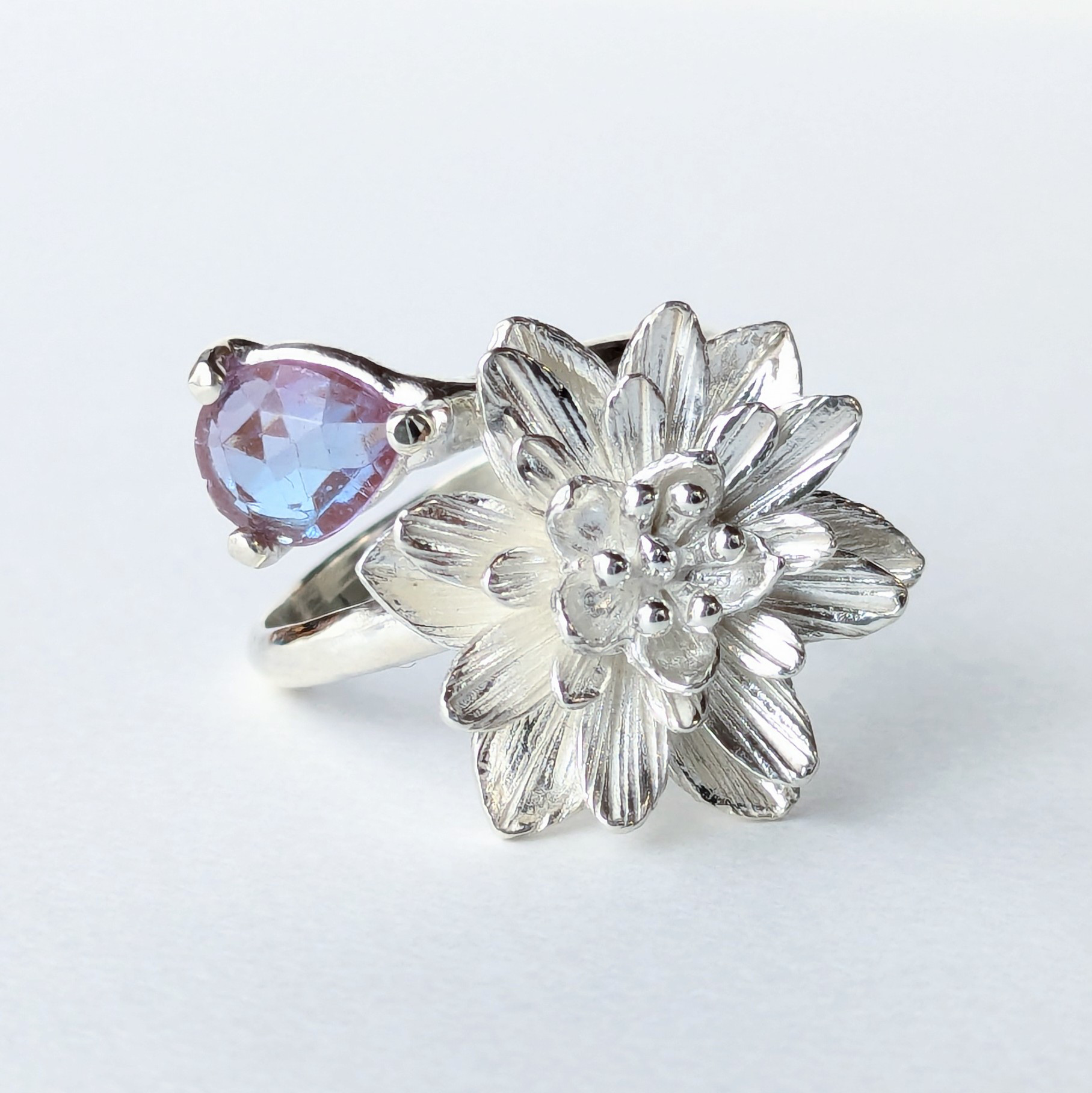 睡蓮の花とサフィレットの指輪 指輪・リング KIJIASARI 通販 19515937