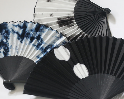 名古屋黒紋付染め 和モダン扇子 1個 / 3種類から選べる 【伝統技法で