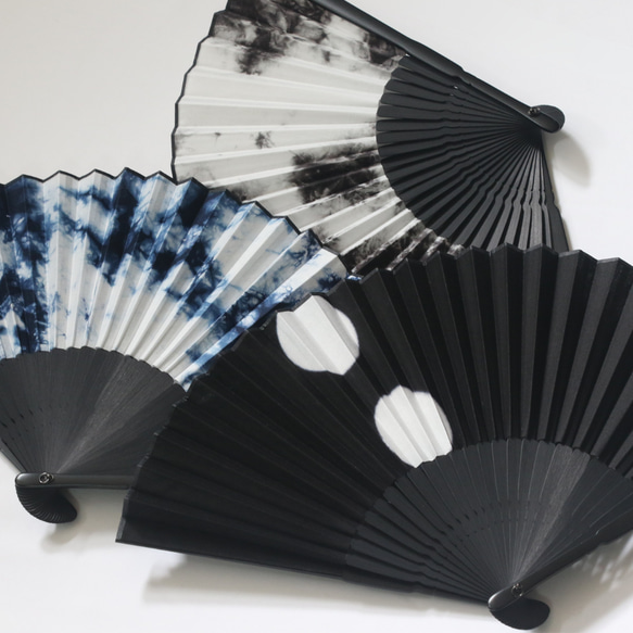 名古屋黒紋付染め 和モダン扇子 1個 / 3種類から選べる 【伝統技法で