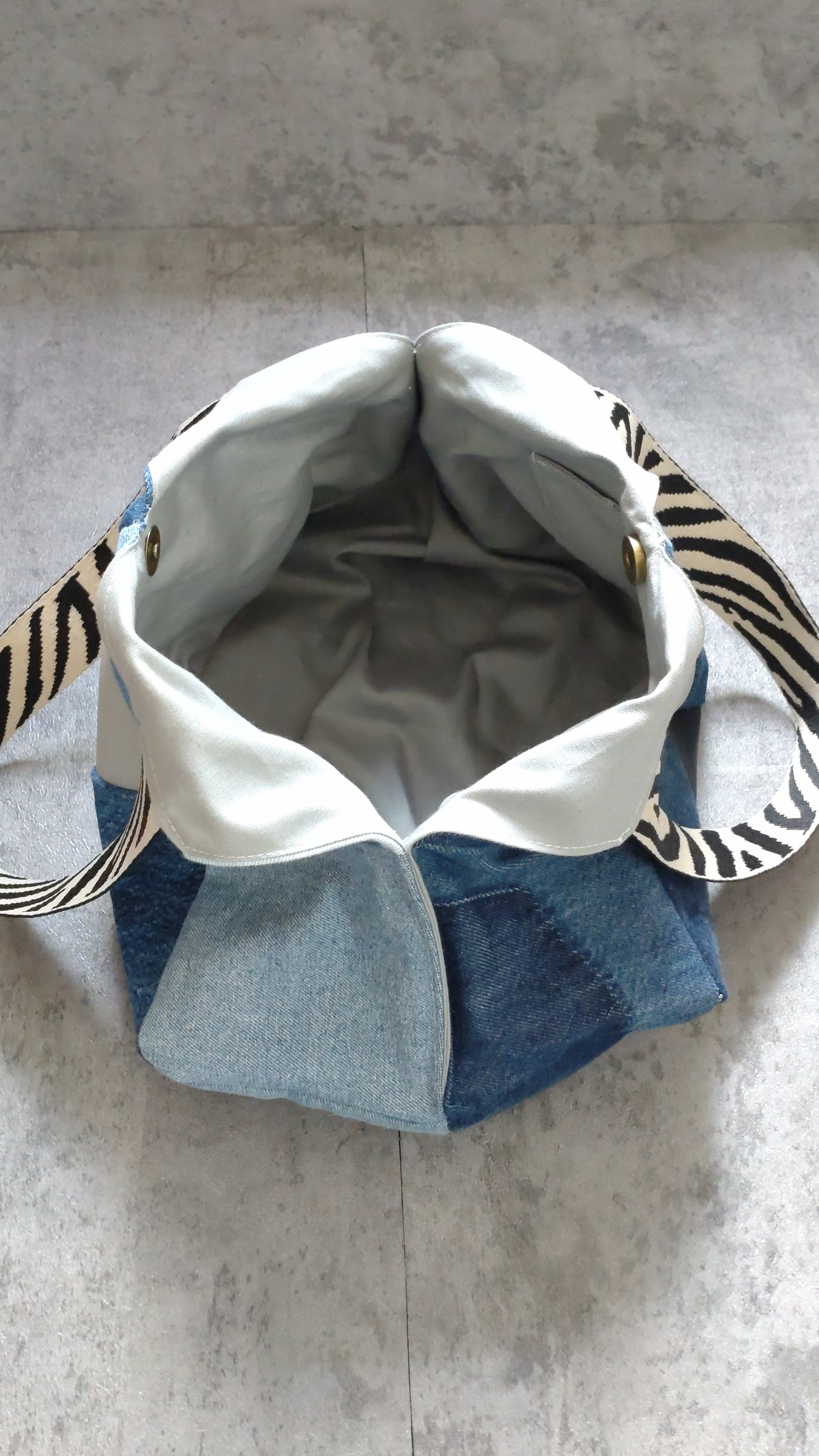 (ゼブラ柄) パッチワーク トートバッグ リメイクデニム 1点もの