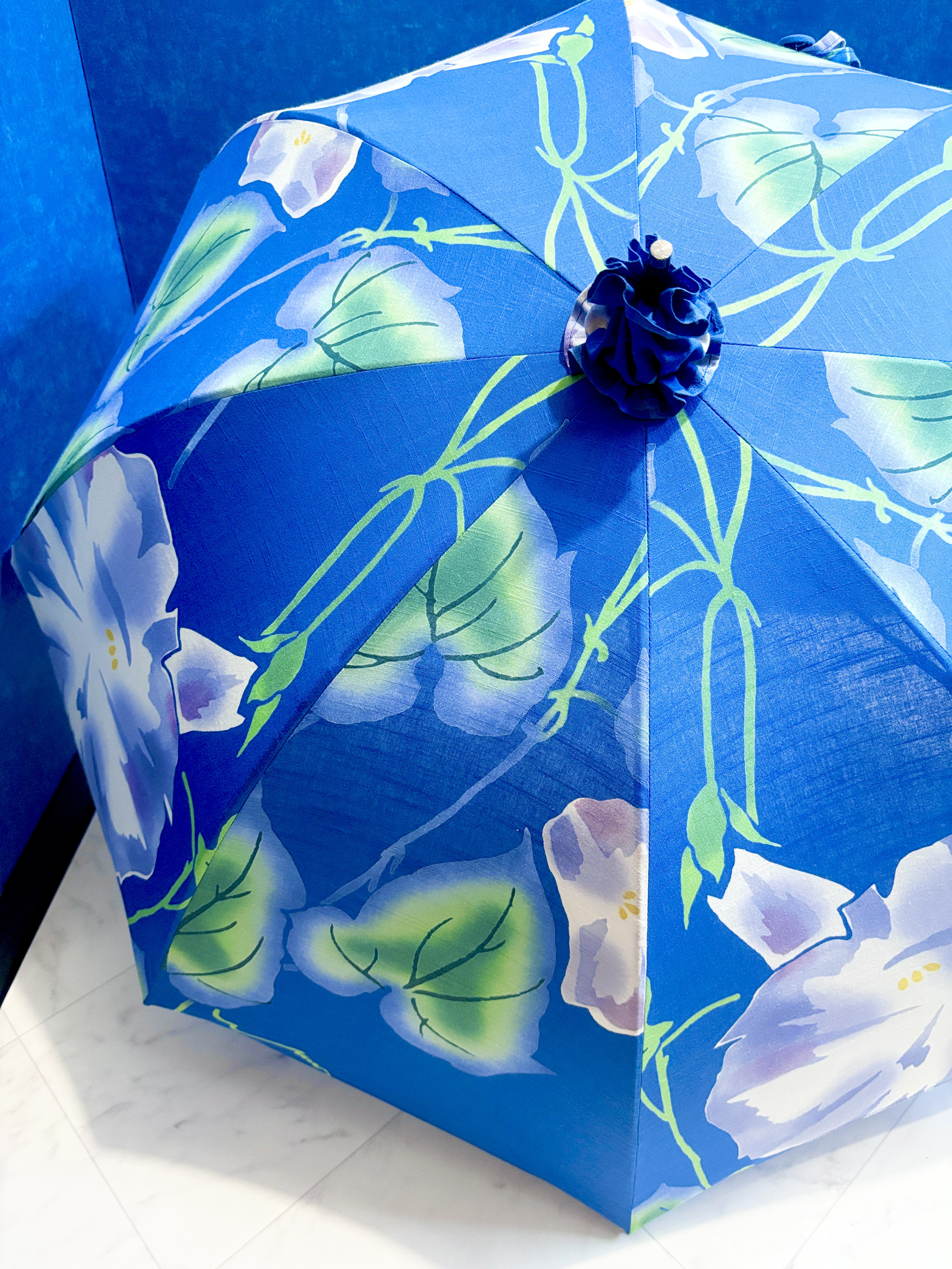 浴衣から生まれた日傘　朝顔を 売る父娘ともいなせ