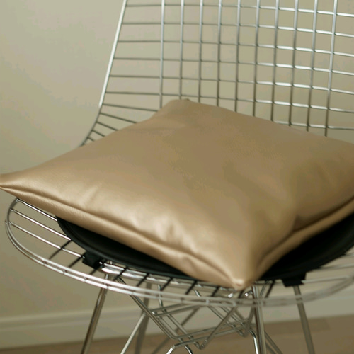 本革レザー クッション シャンパンゴールド ギフトにも映える、上質な本革クッション｜シャンパンゴールド」40